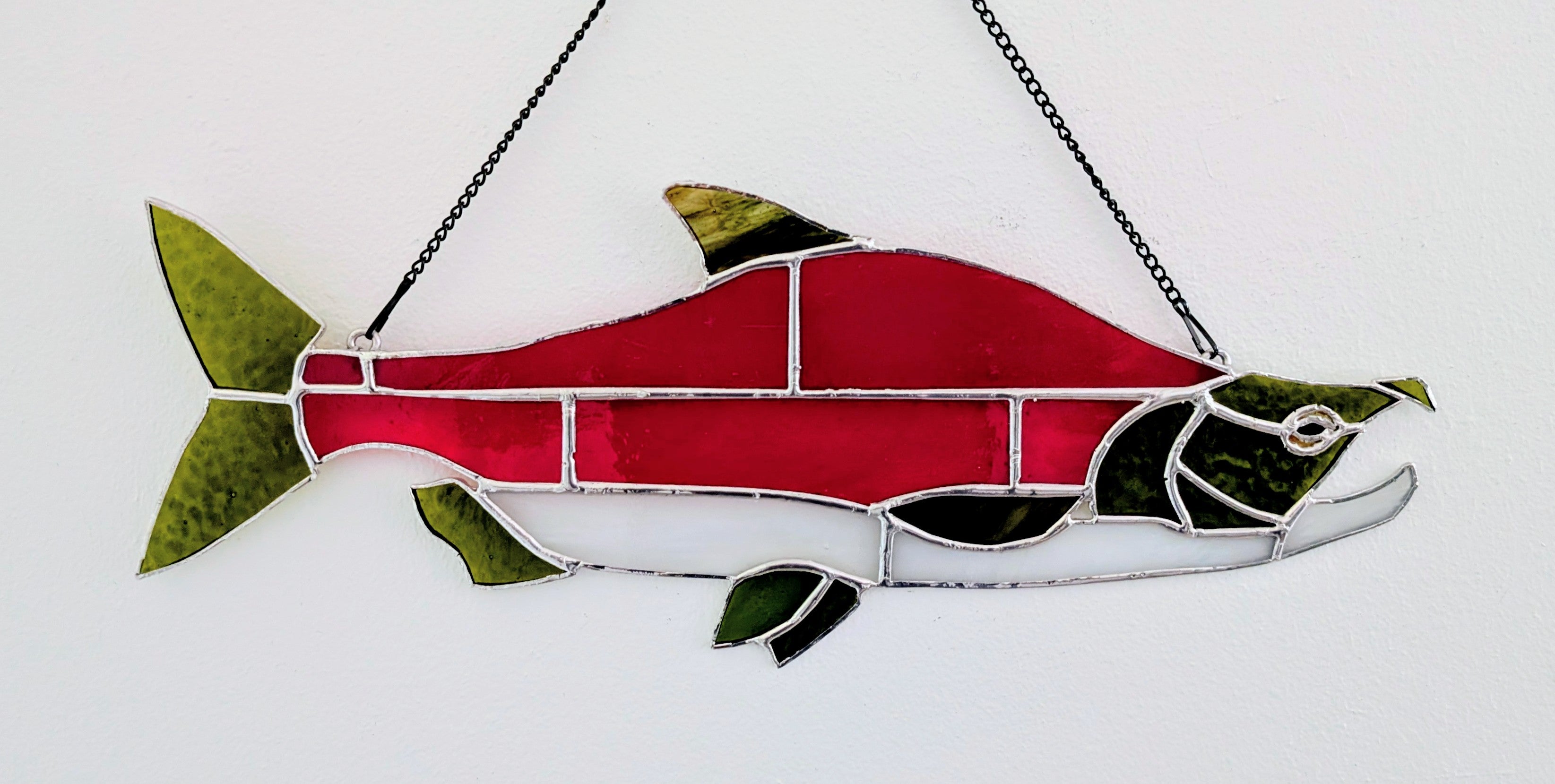 Stained Glass Sockeye Salmon Suncatcher – Vibrant River Fish Wall Art & Lake House Decor, Freshwater Sportfishing Gift (18Wx7H)