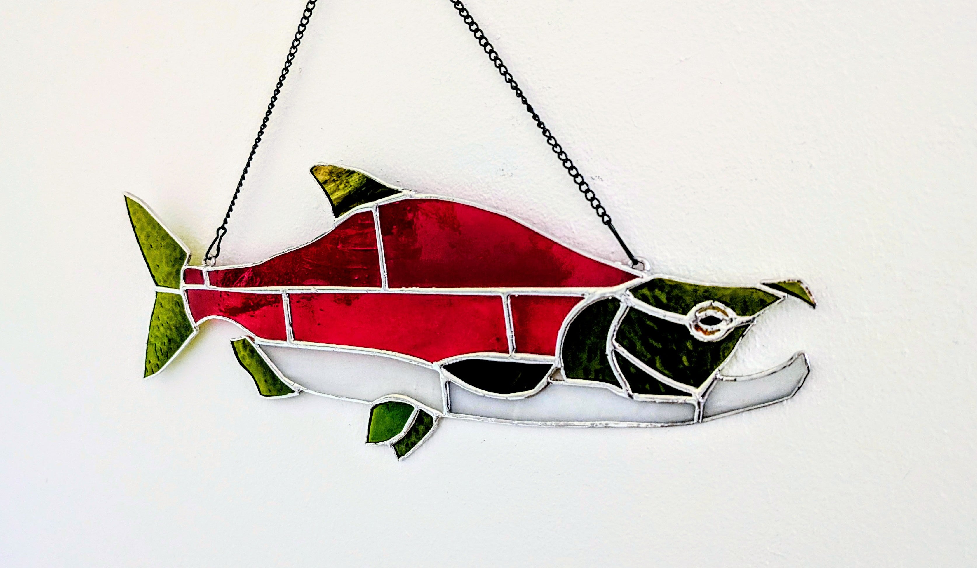 Stained Glass Sockeye Salmon Suncatcher – Vibrant River Fish Wall Art & Lake House Decor, Freshwater Sportfishing Gift (18Wx7H)