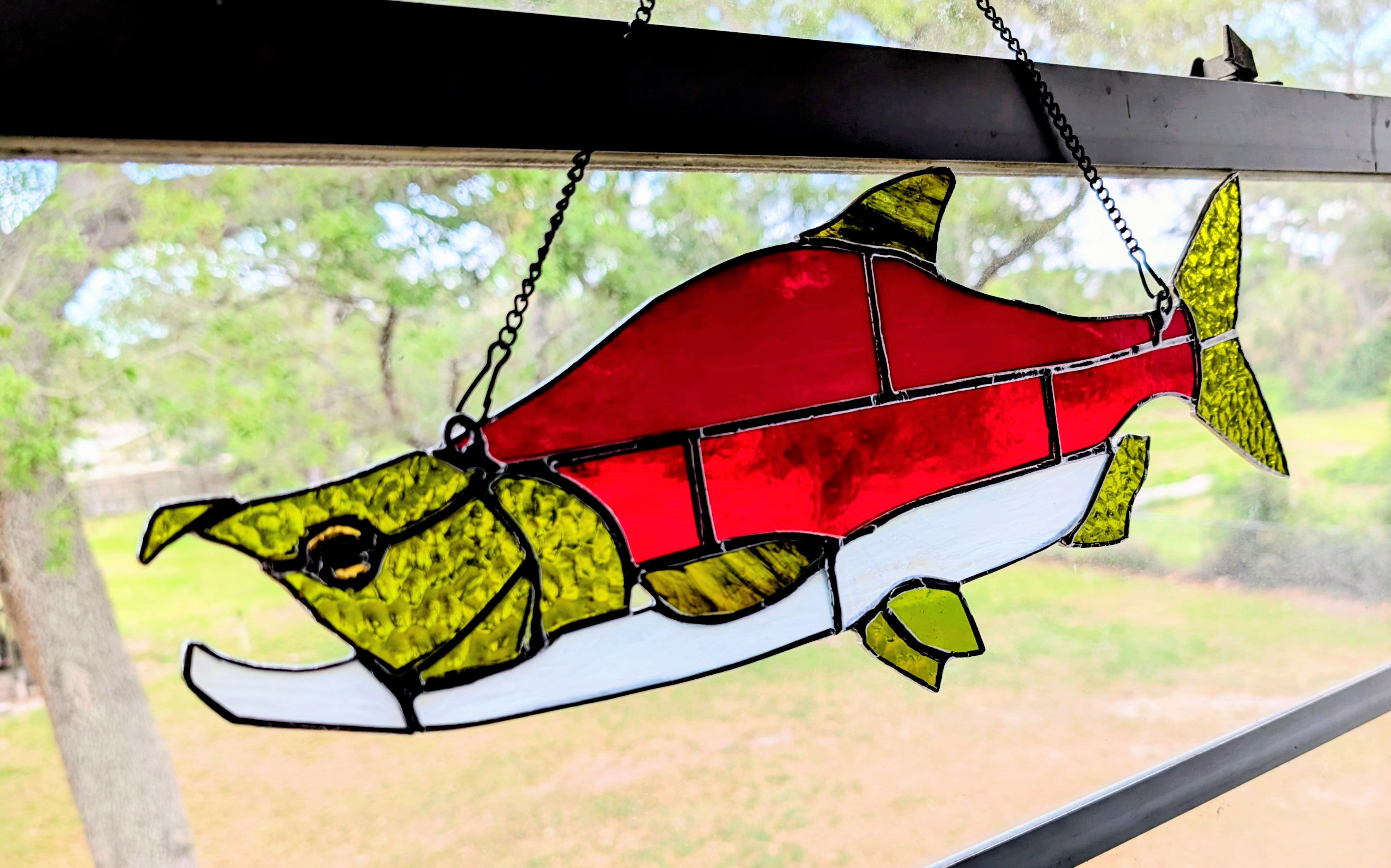 Stained Glass Sockeye Salmon Suncatcher – Vibrant River Fish Wall Art & Lake House Decor, Freshwater Sportfishing Gift (18Wx7H)