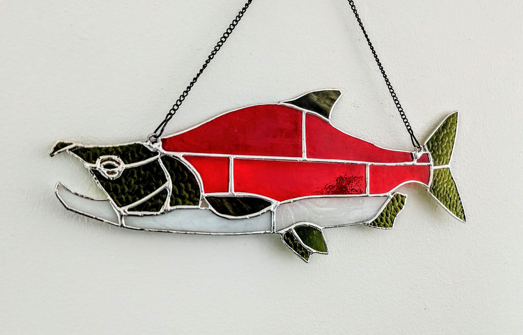 Stained Glass Sockeye Salmon Suncatcher – Vibrant River Fish Wall Art & Lake House Decor, Freshwater Sportfishing Gift (18Wx7H)