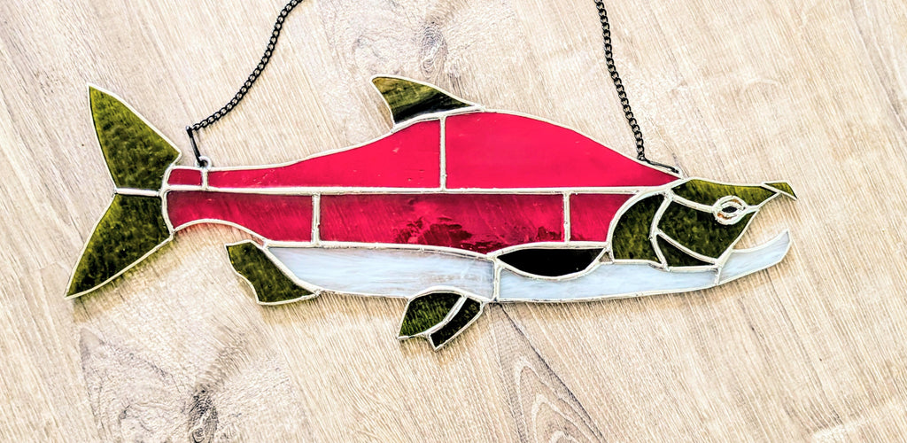 Stained Glass Sockeye Salmon Suncatcher – Vibrant River Fish Wall Art & Lake House Decor, Freshwater Sportfishing Gift (18Wx7H)