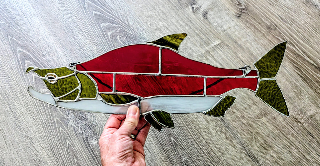 Stained Glass Sockeye Salmon Suncatcher – Vibrant River Fish Wall Art & Lake House Decor, Freshwater Sportfishing Gift (18Wx7H)